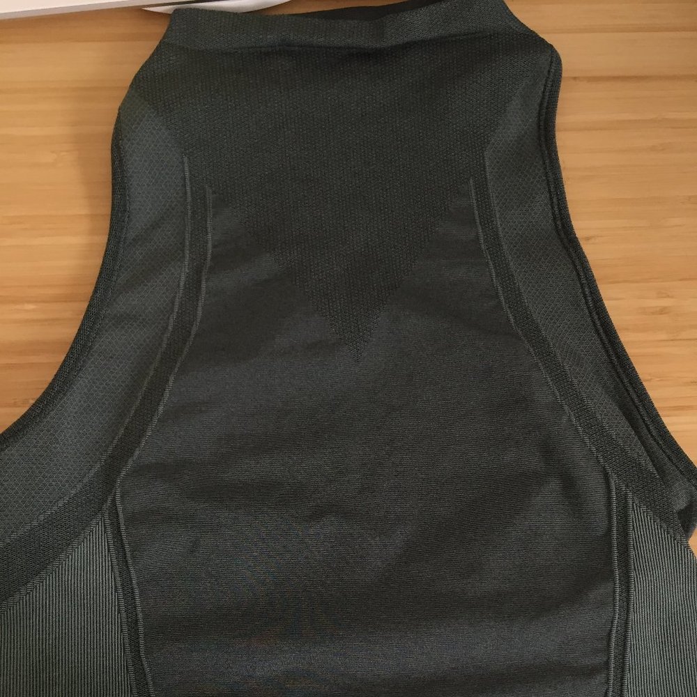 NWT: Lululemon seamless train tank